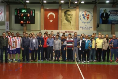 Nevşehir'de Veteranlar Basketbol Turnuvası Sona Erdi