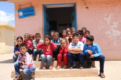 PKK'nın Şehit Ettiği Öğretmenin Köyünde Hüzün