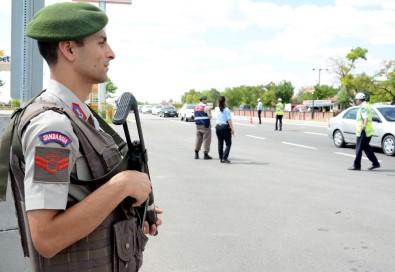 Aksaray'da Uzun Namlulu Silahlarla Bayram Trafiği Denetimi