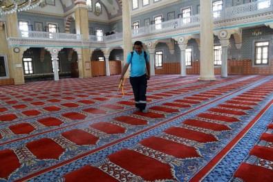 Büyükçekmece'nin Camileri Bayramda Gül Kokacak