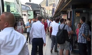 İstanbul Otogarı'nda Bayram Yoğunluğu