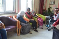 KARAHISAR - Karahisar Gençlik Merkezi Gençleri Huzurevini Ziyaret Etti