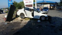 GELENBE - Karşı Şeride Geçen Kamyonet Dehşet Saçtı Açıklaması 1 Ölü, 4 Yaralı