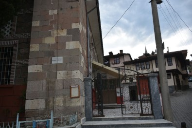 Kastamonu'da Camiye Giren Hırsızlar, Hayır Paralarını Çaldı