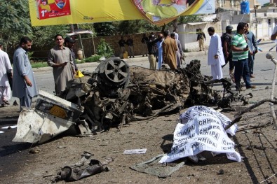 Pakistanda Bombalı Saldırı Açıklaması 10 Ölü, 18 Yaralı