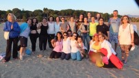 YOGA EĞİTMENİ - Plajda Yoga İle Stres Attılar
