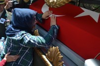 FATMA GÜLDEMET - Şehit Eşi Açıklaması 'Aşkım Bak Beni İstemeye Geldiğin Gün Giydiğin Gömleğimi Giydim De Geldim'