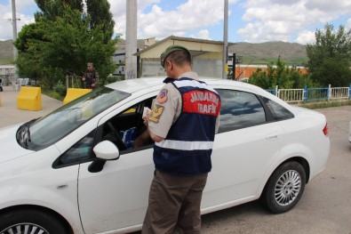 Sivas'ta Polis Ve Jandarmadan Bayram Uygulaması
