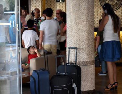 Tatilleri burunlarından geldi: 50 aile kapıda kaldı