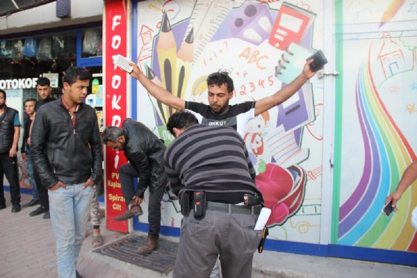 Suriyelilere şafak operasyonu