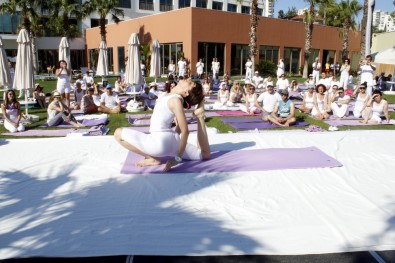 Antalya'da Yoga Festivali Başladı