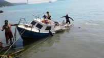 RUMELI KAVAĞı - Balıkçı Teknesi Kayalıklara Çarptı Açıklaması 3 Yaralı