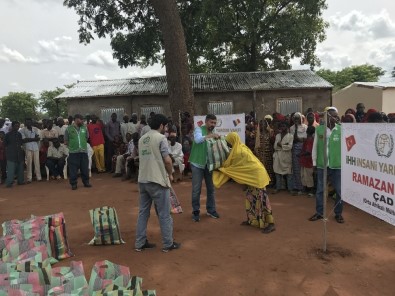 İHH'dan Çad'a Sığınan Orta Afrika'lı Mültecilere Yardım