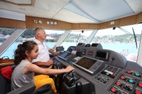 TOPKAPI SARAYI - Yüksekovalı Yağmur Dümeni Boğaz'a Kırdı