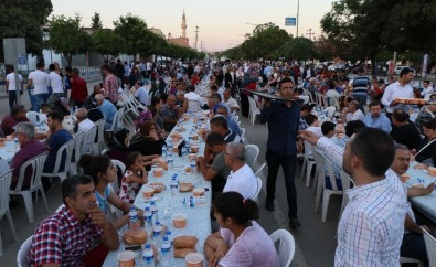 AK Parti Adana İl Başkanlığı'ndan İftar Yemeği