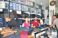 SAÇ TRAŞI - Bayrama Saatler Kala Vatandaşları Alışveriş Telaşı Sardı