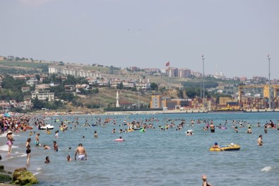 İstanbullular Akın Edince Plajda Adım Atacak Yer Kalmadı