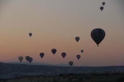 Kapadokya'da Bayram Coşkusu Gökyüzünde Başladı