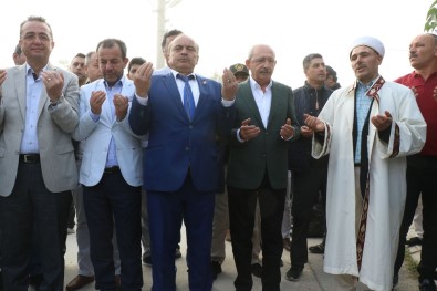 Kılıçdaroğlu, Bayram Namazını Bolu'da Kıldı