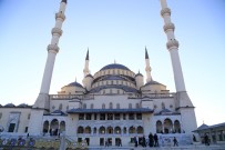 KOCATEPE CAMII - Kocatepe Camii'nde Ramazan Bayramı Coşkusu