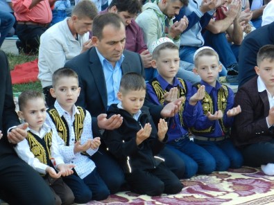 Kosova'da Ramazan Bayramı Sevinci