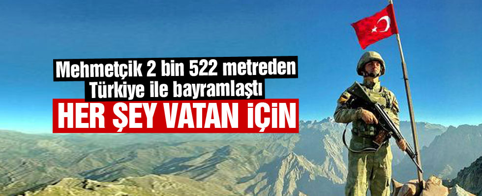Mehmetçik 2 bin 522 metreden Türkiye ile bayramlaştı