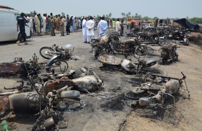 Pakistan'da katliam gibi patlama: 140 Ölü
