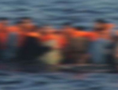 150 turisti taşıyan bot battı