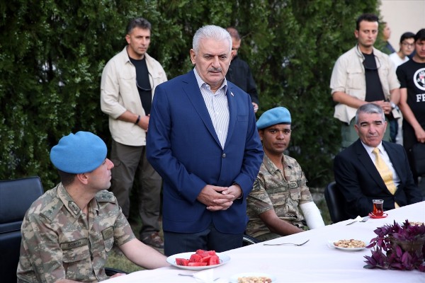 Başbakan Yıldırım'dan komando timine ziyaret