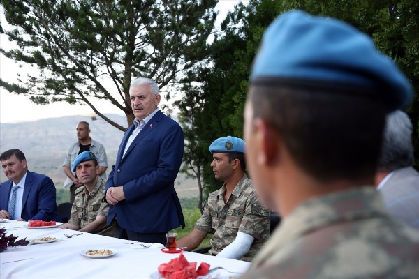 Başbakan Yıldırım'dan komando timine ziyaret