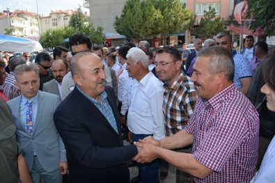 Bakan Çavuşoğlu, Korkuteli'de Vatandaşlarla Bayramlaştı