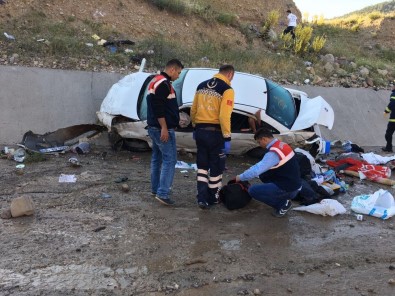 Sivas'ta Otomobil Su Kanalına Uçtu Açıklaması 2 Ölü
