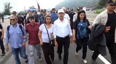Berkin Elvan'ın Ailesi De Kılıçdaroğlu'yla Yürüdü