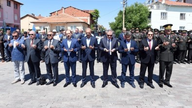 Uşak'ta Şehitler Bayramda Unutulmadı