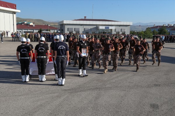 Hakkari şehidine veda
