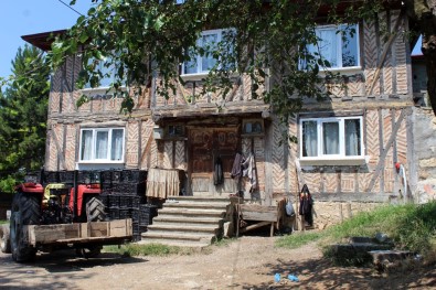 85 yaşındaki adam oğlunu ve torununu öldürdü