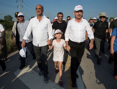 Adalet yürüyüşünde çocuklara slogan attırdılar