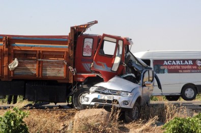 Askeri Araçla Kamyon Çarpıştı Açıklaması 1 Şehit, 5 Yaralı