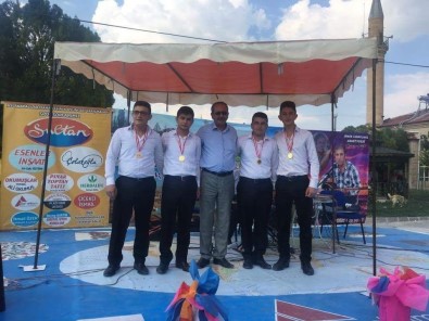 Aslanapa'da ''Haydi Kaldır Kolları'' İsimli Halk Oyunları Yarışması