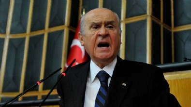 Devlet Bahçeli Ozan Arif’i mahkemeye verdi!