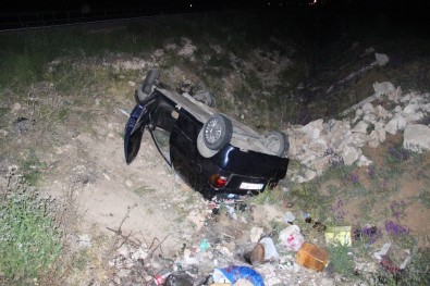 Karaman'da Otomobil Beton Sulama Kanalına Çarparak Şarampole Takla Attı Açıklaması 5 Yaralı