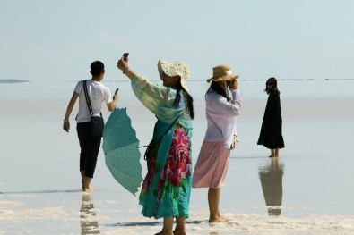 Tuz Gölü Tatilciler Ve Turistlerin Uğrak Yeri Haline Geldi