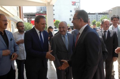 Bitlis'in Yeni Valisi Ustaoğlu Göreve Başladı