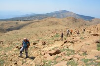 ALTERNATİF BAYRAM - Dağcılar Bayramda Dağa Çıktı