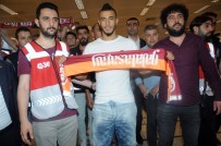 YOUNES BELHANDA - Galatasaray'ın Yeni Transferi Belhanda İstanbul'da