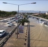 İZMIR SU VE KANALIZASYON İDARESI - İzmir'de su borusu patladı, yollar göle döndü
