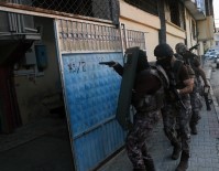 Adana'da 500 Polisle Aranan Şahıslara Operasyon Açıklaması 15 Kişi Yakalandı