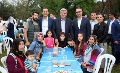 Başkan Karaosmanoğlu, Geleceğin Dahileriyle İftar Yaptı