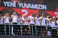 BABEL - Beşiktaşlı futbolcular taraftarı coşturdu