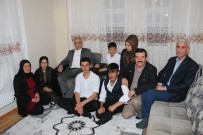 KÖY KORUCUSU - Vali Toprak Şehit Ailesiyle İftar Yaptı